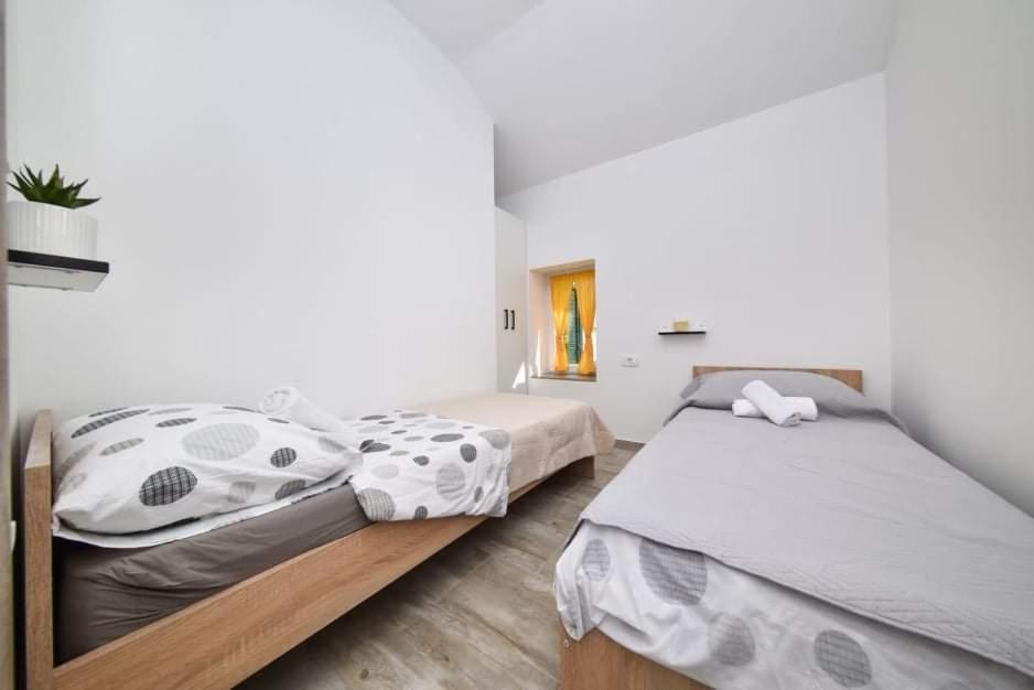 Ferienwohnung Kuca Za Odmor Megi Posedarje Exterior foto